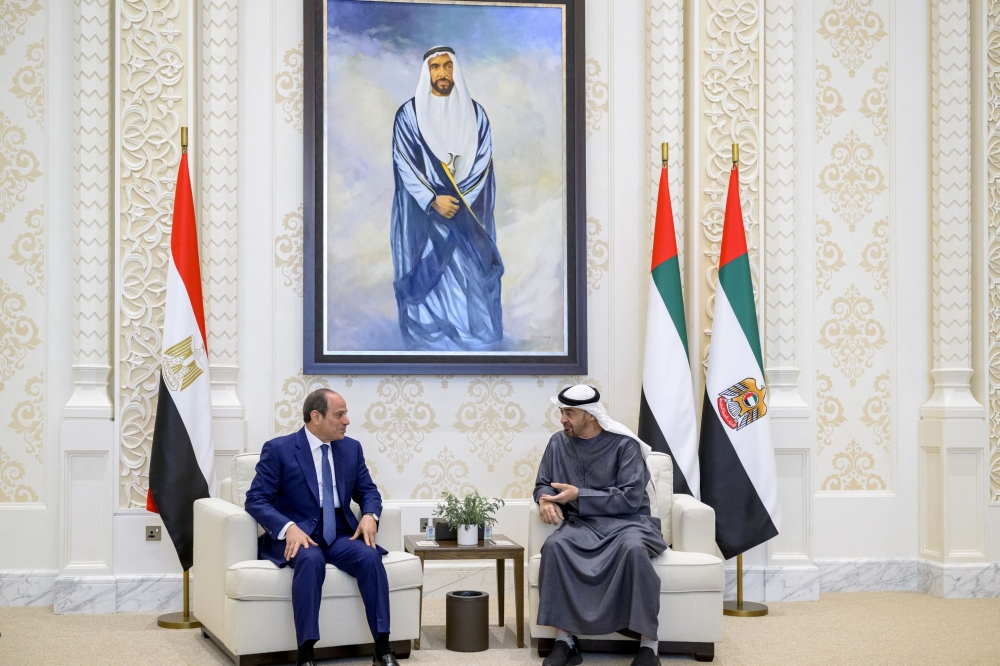 خلال لقائه محمد بن زايد.. السيسي يجدد إدانته الاعتداءات الإيرانية السافرة